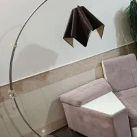 آباژور ایستاده