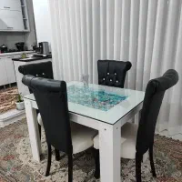 میز نهار خوری چهار نفره در حد نو