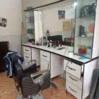 ویترین/دکور آرایشگاهی/MDF/درحدنو/بسیارتمیز