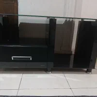میزتلویزیون شیشه ای