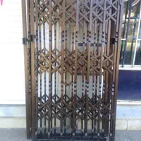 انواع درب اکاردونی رنگ شده