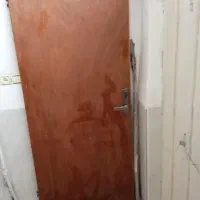 در اتاق چوبی