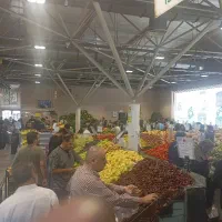 کار در بازار روز میوه و تره بار