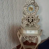 ساعت همراه میز کنسول