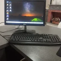 کیس و مانیتور و کیبورد کامپیوتر