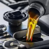 اوستا کار تعویض روغن ماشین های سبک و سنگین