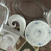 تعدادی ظرف و ظروف