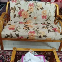 راحتی شش نفره از جنس نراد با میز وسط وعسلی