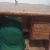 میز تحریر کار کرده