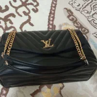 کیف|کیف، کفش، کمربند|بومهن, |دیوار