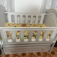 تخت کنار مادر