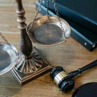 وکیل پایه یک دادگستری