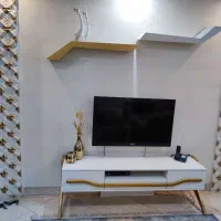 ال سی همراه با میز