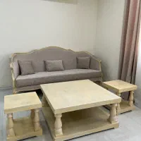 میز وسط و ۲ عدد گل میز