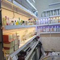 بعلت جمع آوری مغازه عطر فروشی