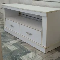 میز زیر تلوزیون