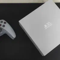 دسته 30‌سالگی ps5 با دسته نیکون rgb