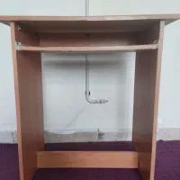 میز تحریر و کامپیوتر