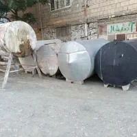 تعدادی تانکر آب کارکرده لیتراژ بزرگ کوچک بشکه منبع