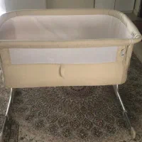 تخت کنار تخت مادر