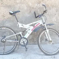 یک تا دوچرخه قشنگ