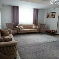 ست مبل ۸نفره + میز عسلی گرد بزرگ ،همراه ۴میز کوچیک