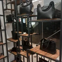 قفسه و رگال و چراغ