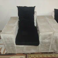 یه مبل چهار نفره برای فروش دارم