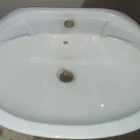 روشویی با پایه اش