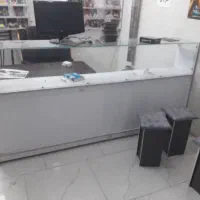 ویترین همراه ۳تا صندلی برای کلوپ