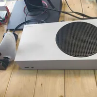 xbox series s فول گیم بهمراه باتری و داک شارژ|کنسول، بازی ویدئویی و آنلاین|رشت, فلسطین|دیوار