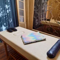 تخت ماساژ و ابزار ماساژ و اسپا