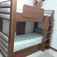 تخت دوطبقه شرکتی همراه بادوعدد تشک کاملا نو