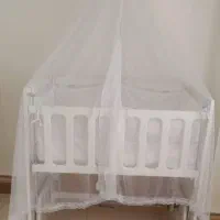 تخت کنار مادر