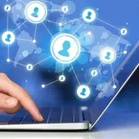 همکار خانم  در خدمات اینترنتی