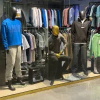 دکور مغازه پوشاک فوری فروشی