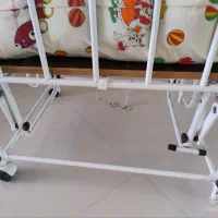تخت نوزاد کنار مادر