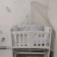 تخت گهواره ای مدل مستطیلی تور دار مناسب سیسمونی