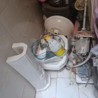 تعدادی روشویی و پمپ