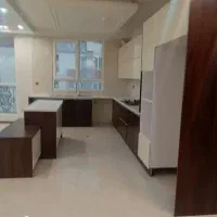 ۱۲۴ متر.پارک کوروش.۲خواب.۳ ساله.فول امکانات