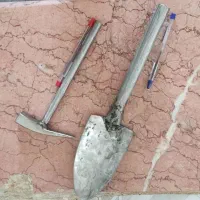 ابزار چکش و بیلچه