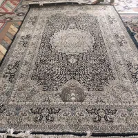 یک عدد فرش 6متری و میز تلویزیون