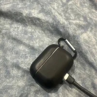 ایرپاد پرو ۲ گوشی سمت چپ و کیس
