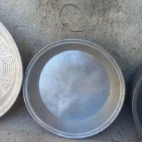 قابلمه  دو عدد و کفگیر و ملاقه و ابکش و ماهی تابه