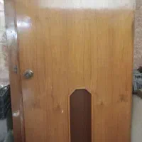 4 عدد درب چوبی قهوه ای و 1عدد سفید