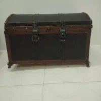 صندوق چادر .میز تحریر.