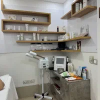 شلف مناسب برای آرایشگاهها وکلینک های زیبایی