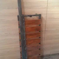 رگال|بندرخت و رخت‌آویز|قم, چهل درخت‎|دیوار