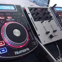 دستگاه دیجی و رقص نور