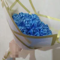 یک عدد دسته گل زیبای روبانی